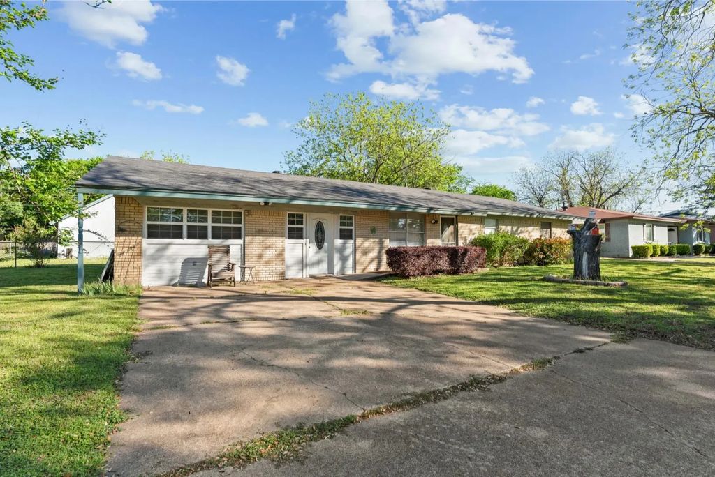 1306 Phillips Street, Cleburne