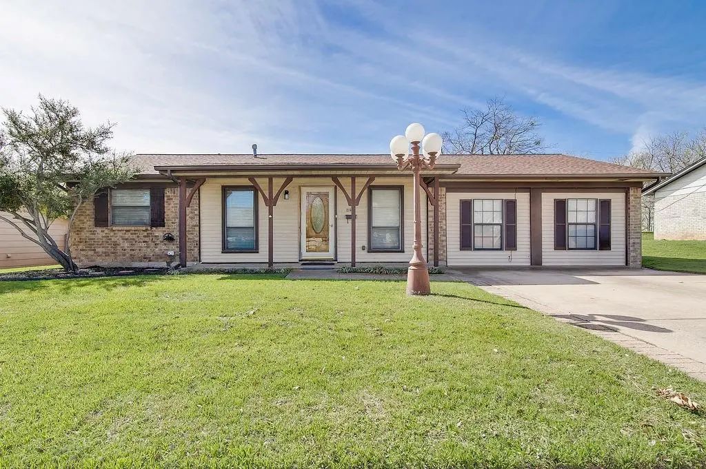 512 Kemper Avenue, Crowley