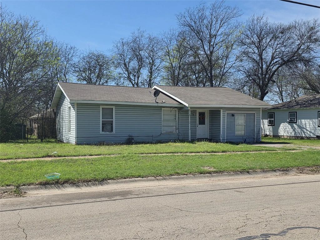 1205 N Anglin Street, Cleburne