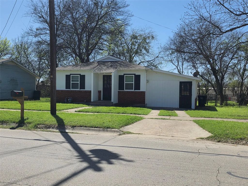 1207 N Anglin Street, Cleburne