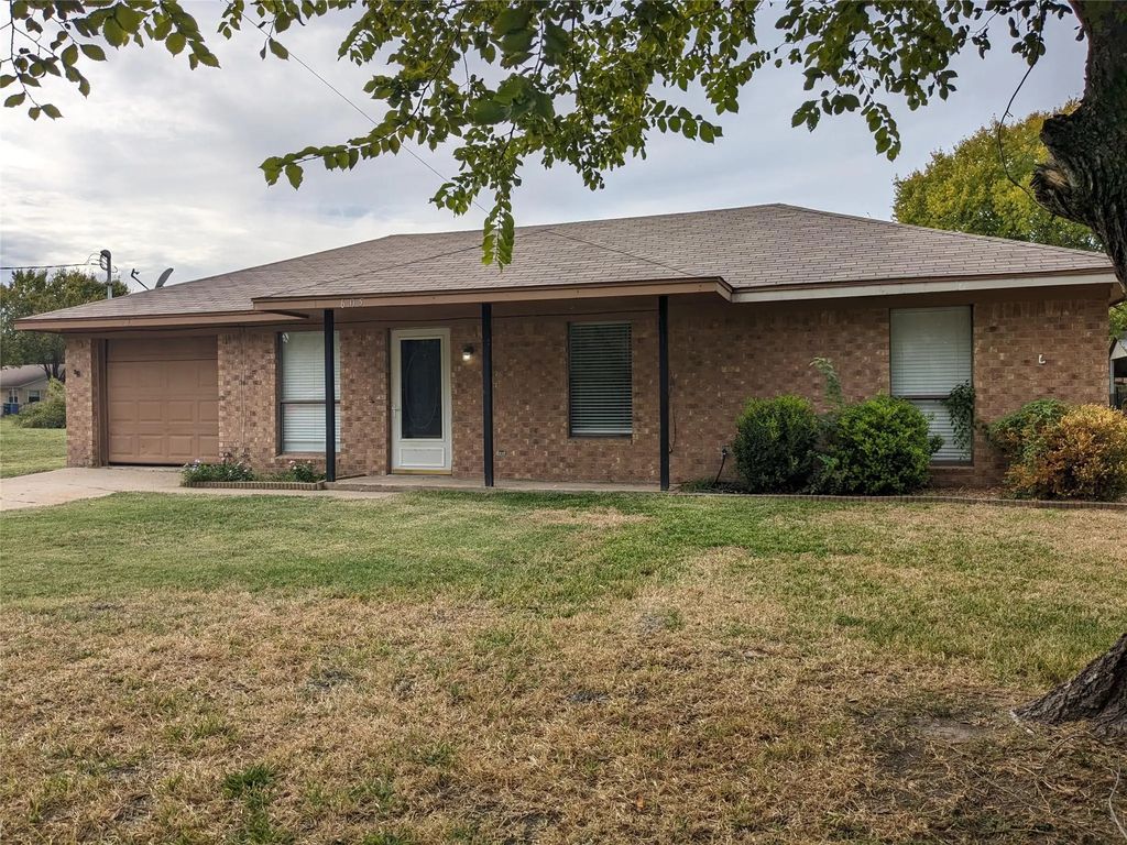 605 Elm Street, Forney