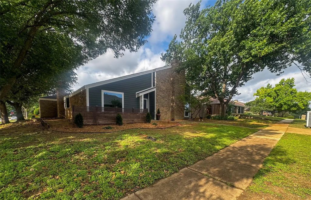 1129 Yorkshire Drive, Carrollton