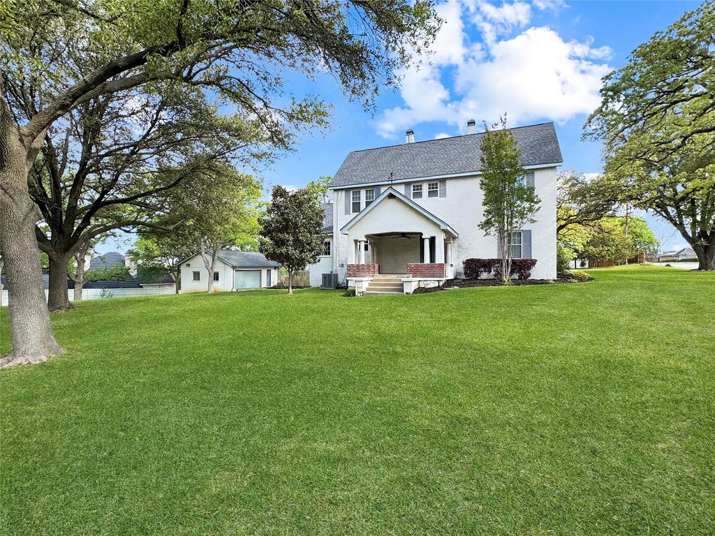 1205 Forest Ridge Drive, Bedford