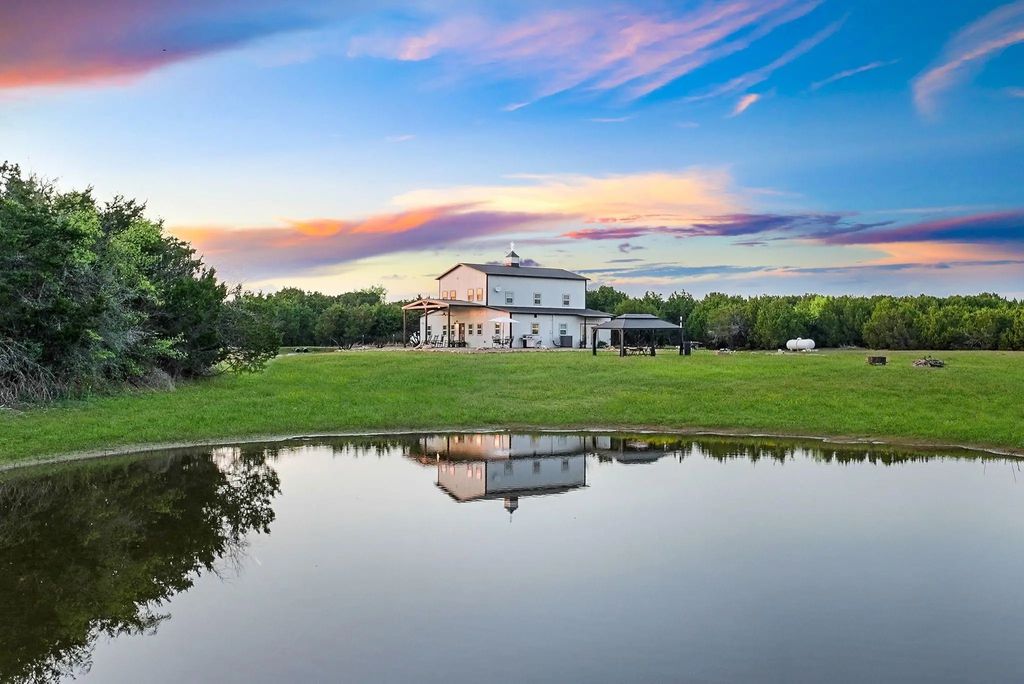 116 Creekview Drive, Blum