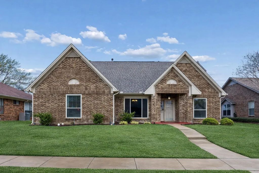 1669 Crosshaven Drive, Lewisville