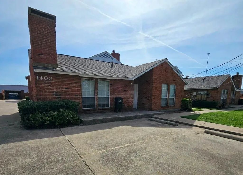 1402 Darr Street A, Irving