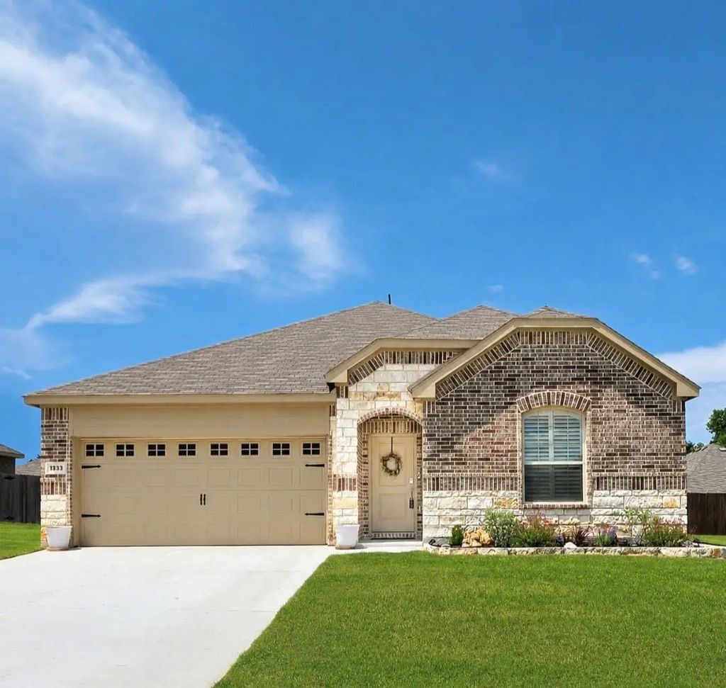 1333 Almond Road, Azle