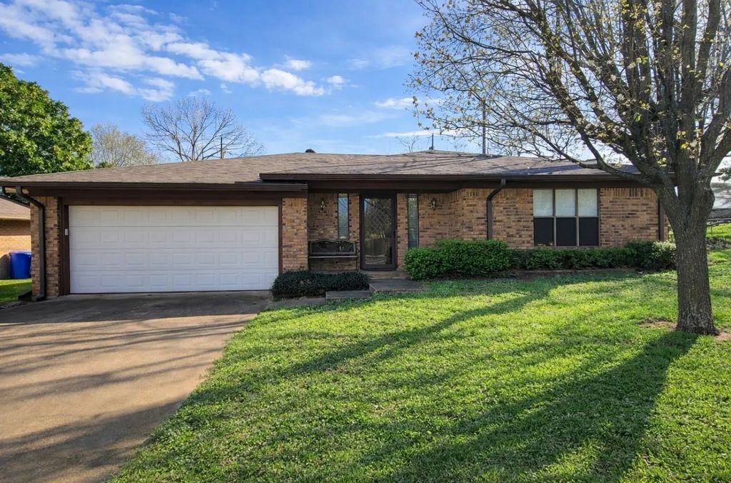 2302 Shiloh Street, Denison