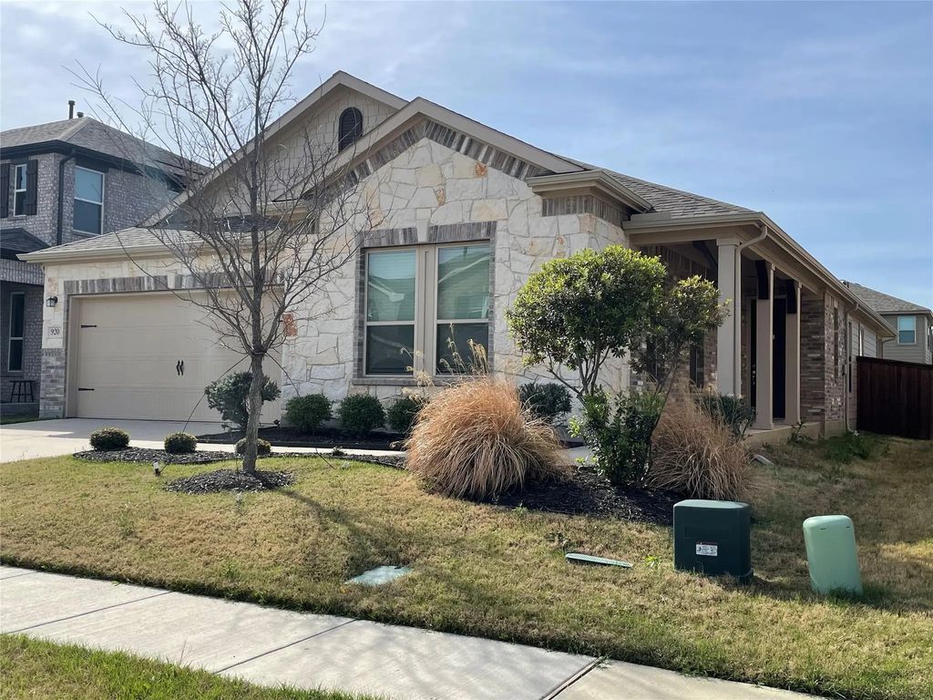 920 Waggoner Drive, Aubrey