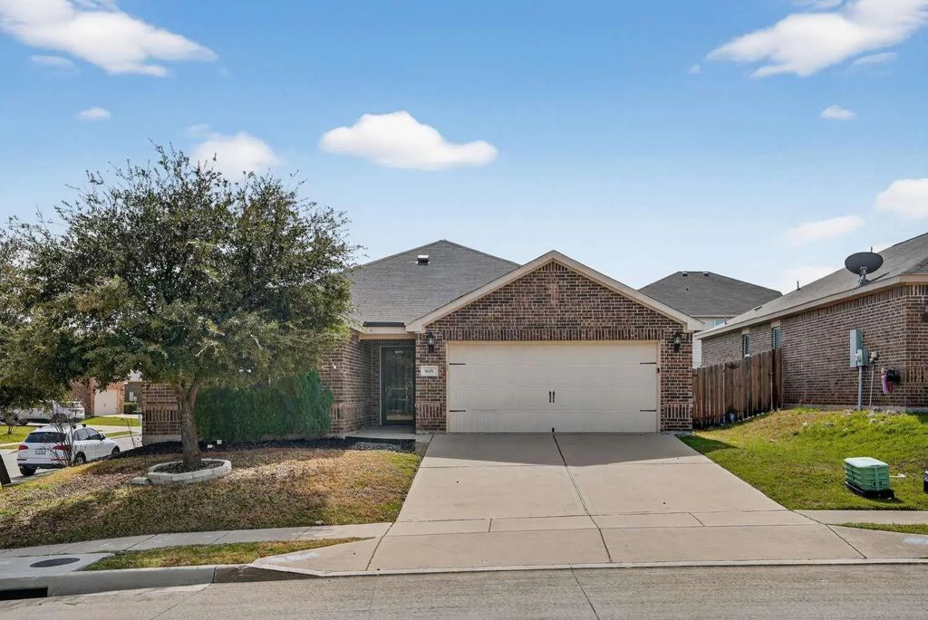 6201 White Jade Drive, Fort Worth
