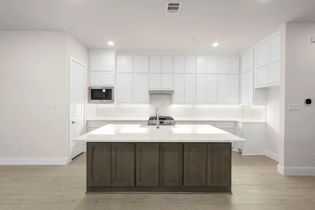 1818 Wittington Place, Farmers Branch