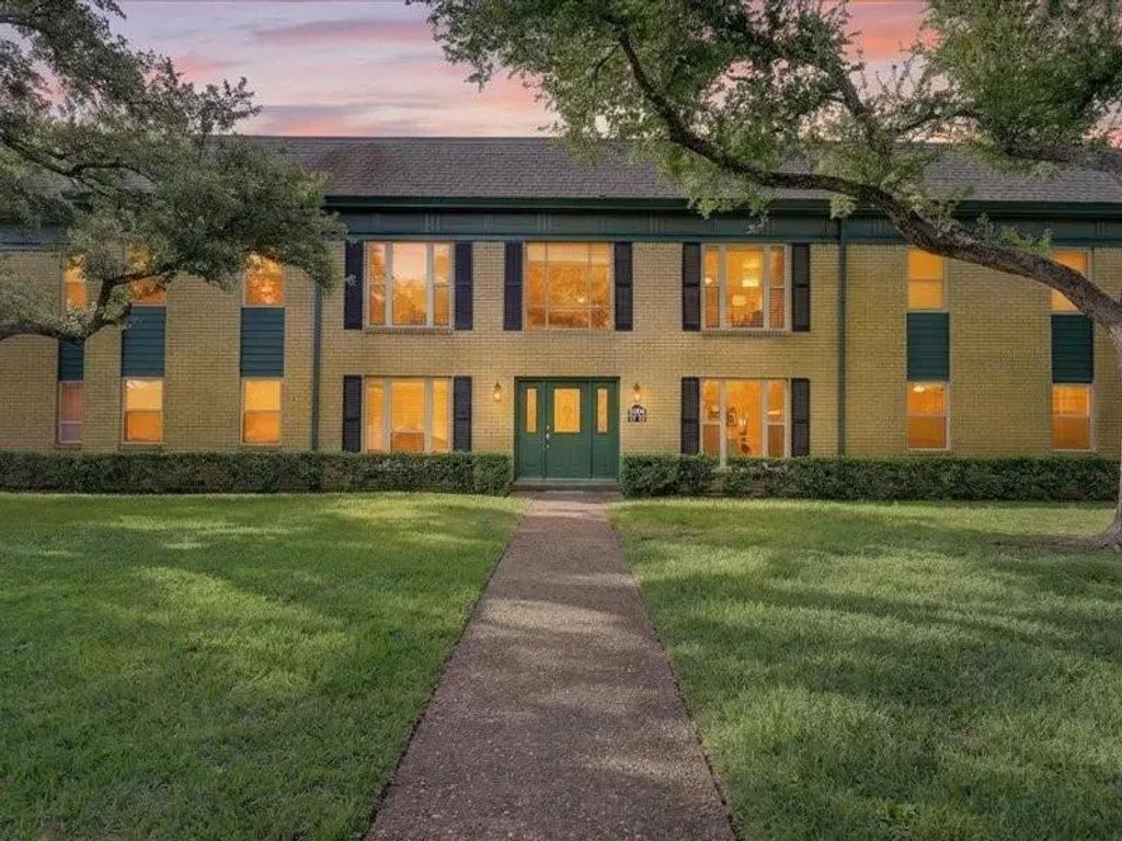 6004 E University Boulevard 131, Dallas
