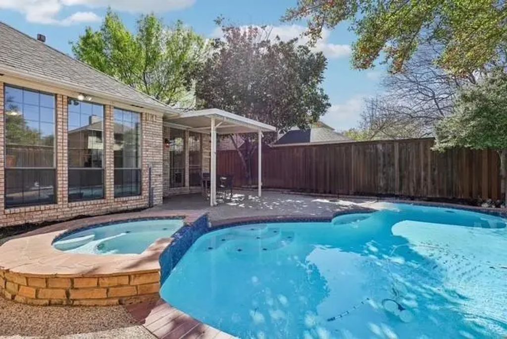 8709 Bayshore Lane, Rowlett