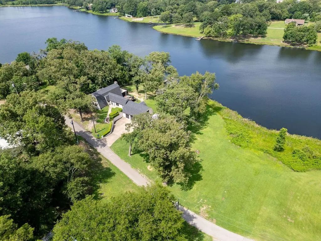364 Private Road 6602, Mineola