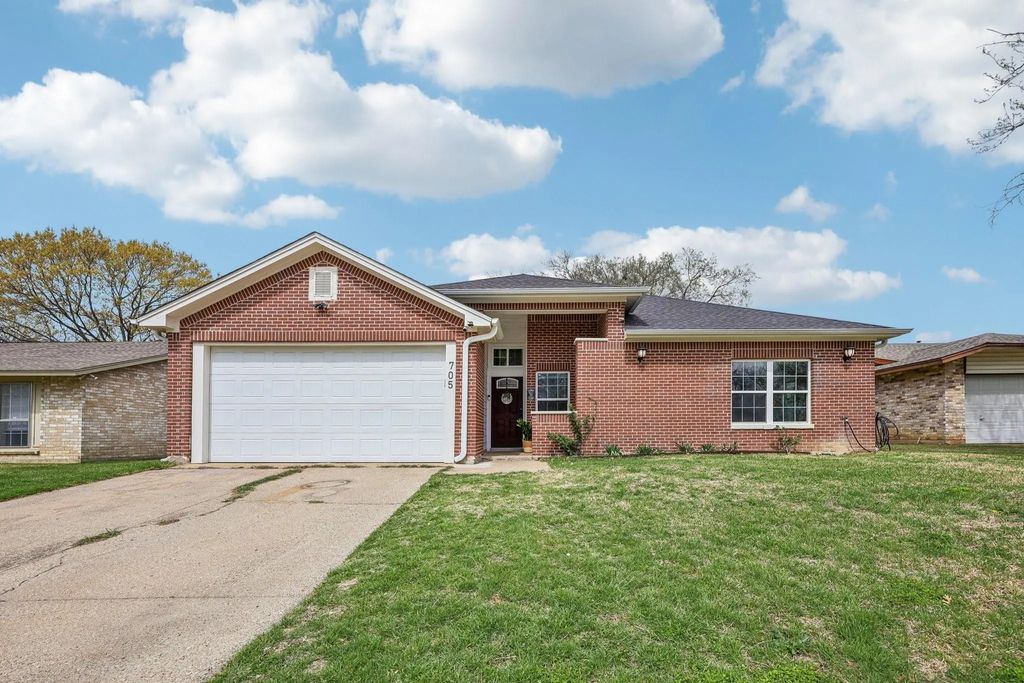 705 Lynnfield Drive, Arlington