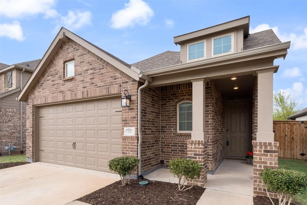 1321 Shire Drive, Aubrey