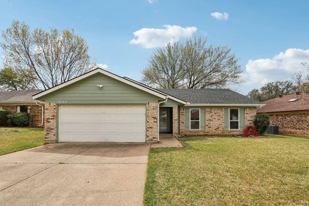 2132 Reverchon Drive, Arlington