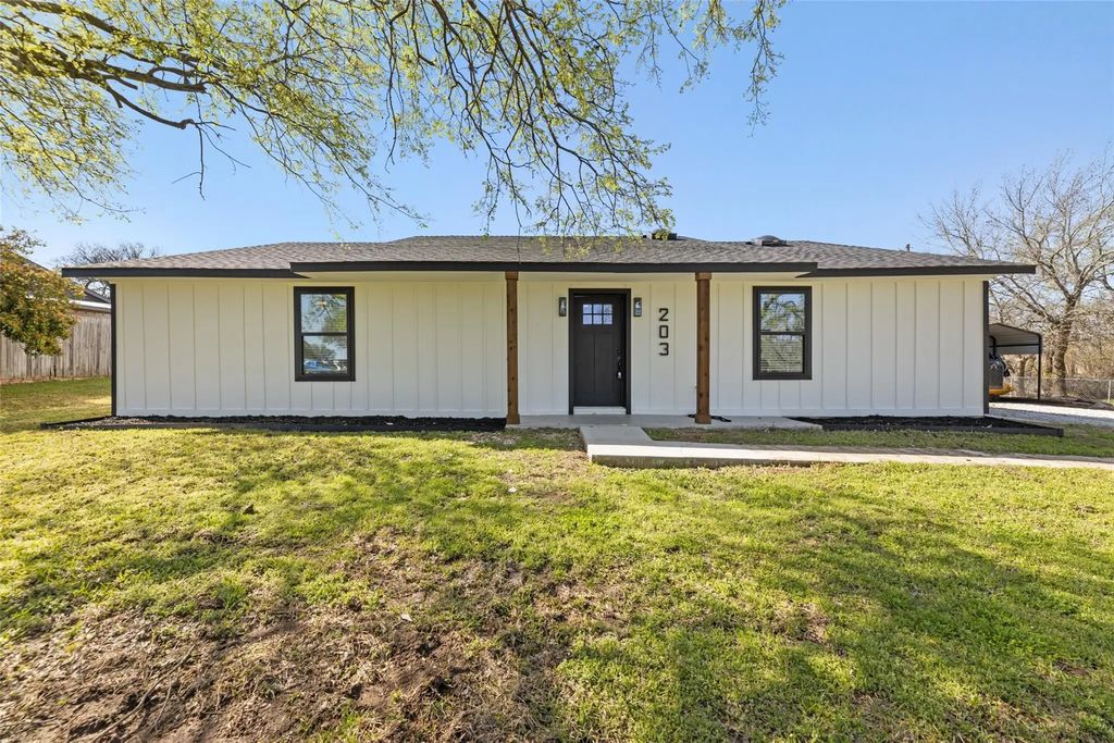 203 Red Bird Court, Cleburne