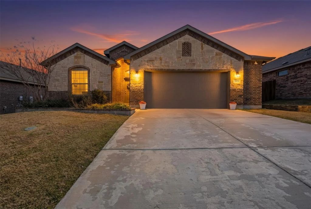 1502 Livermore Lane, Cleburne