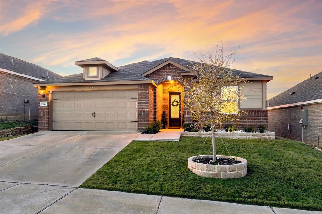 7621 Duck Bay Road, Fort Worth