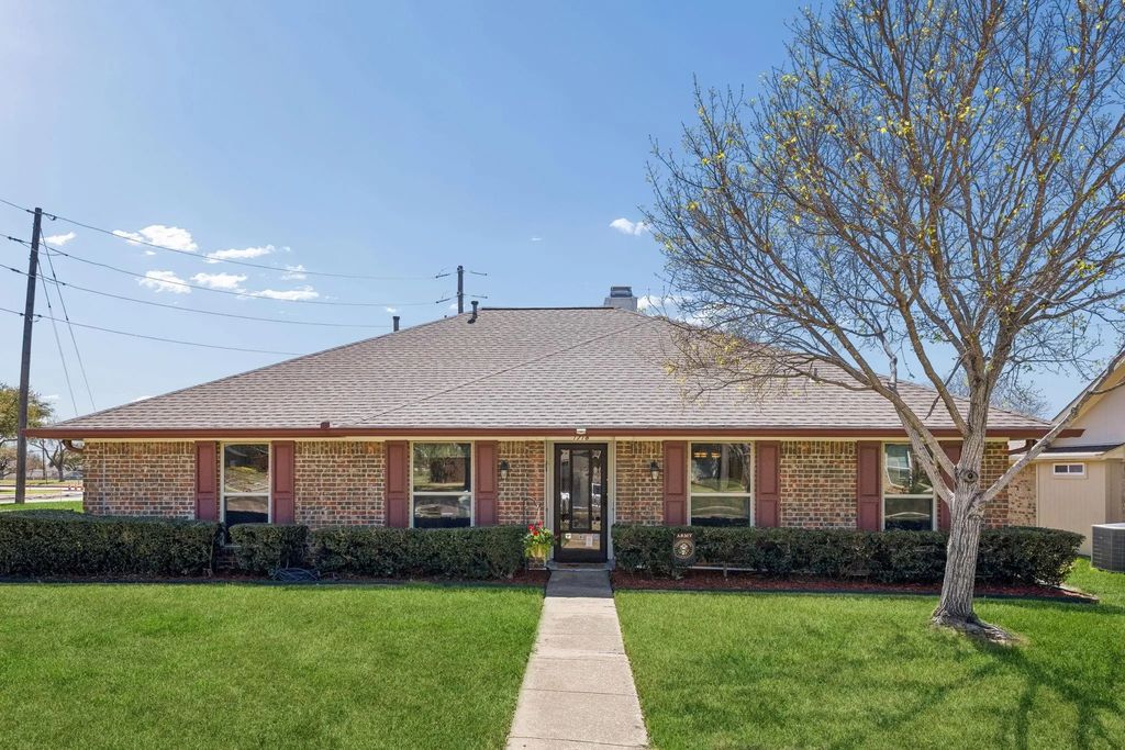1718 Paxton Drive, Carrollton