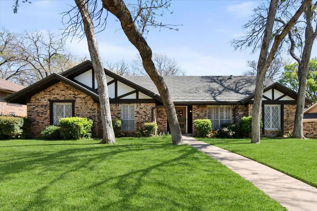 1809 Hillvalley Drive, Arlington