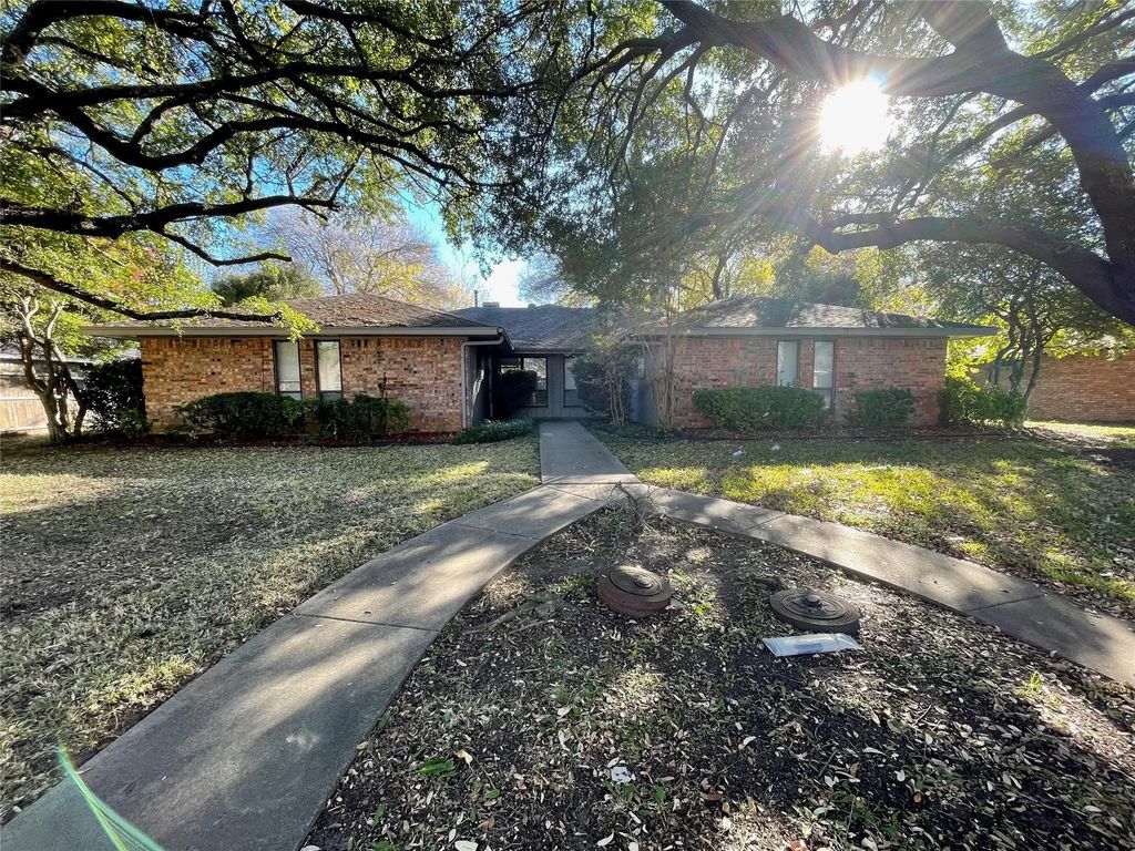 120 Shadybrook Drive, DeSoto