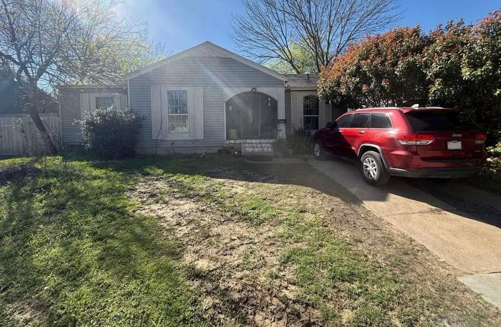 914 Tamara Lane, Grand Prairie