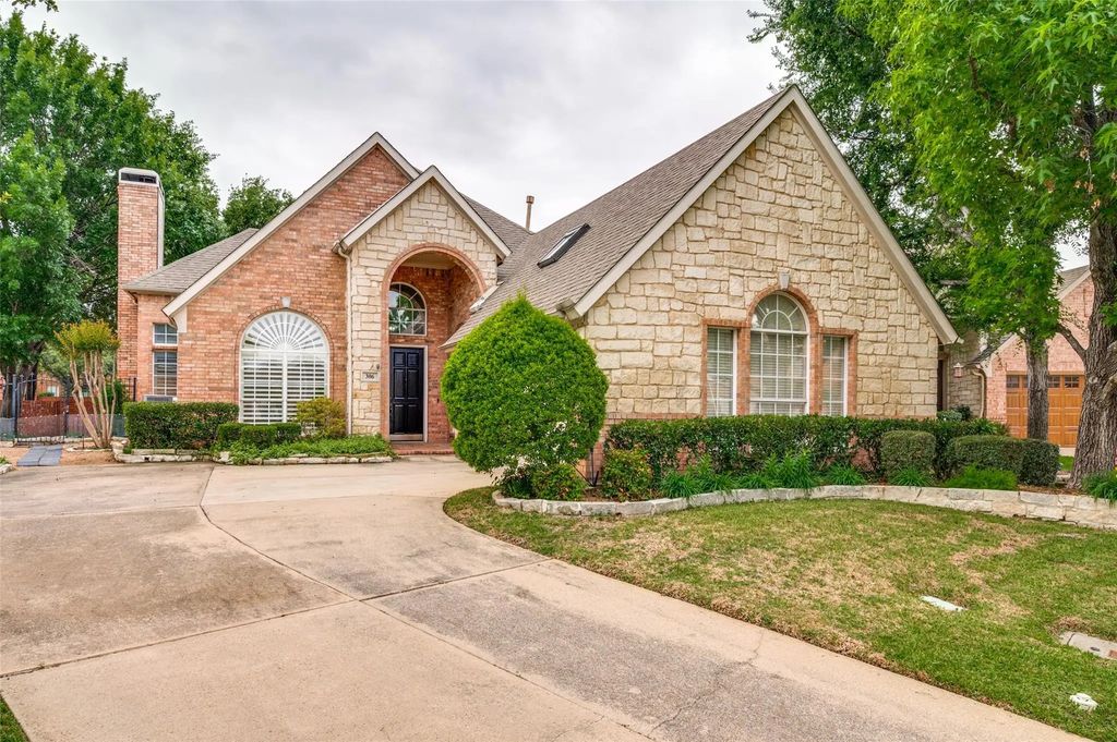 306 Heatherwood Drive, Irving