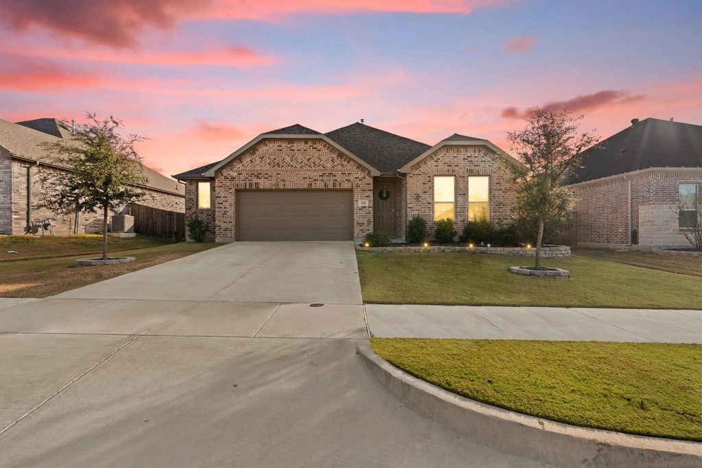 428 Green Hill Drive, Waxahachie