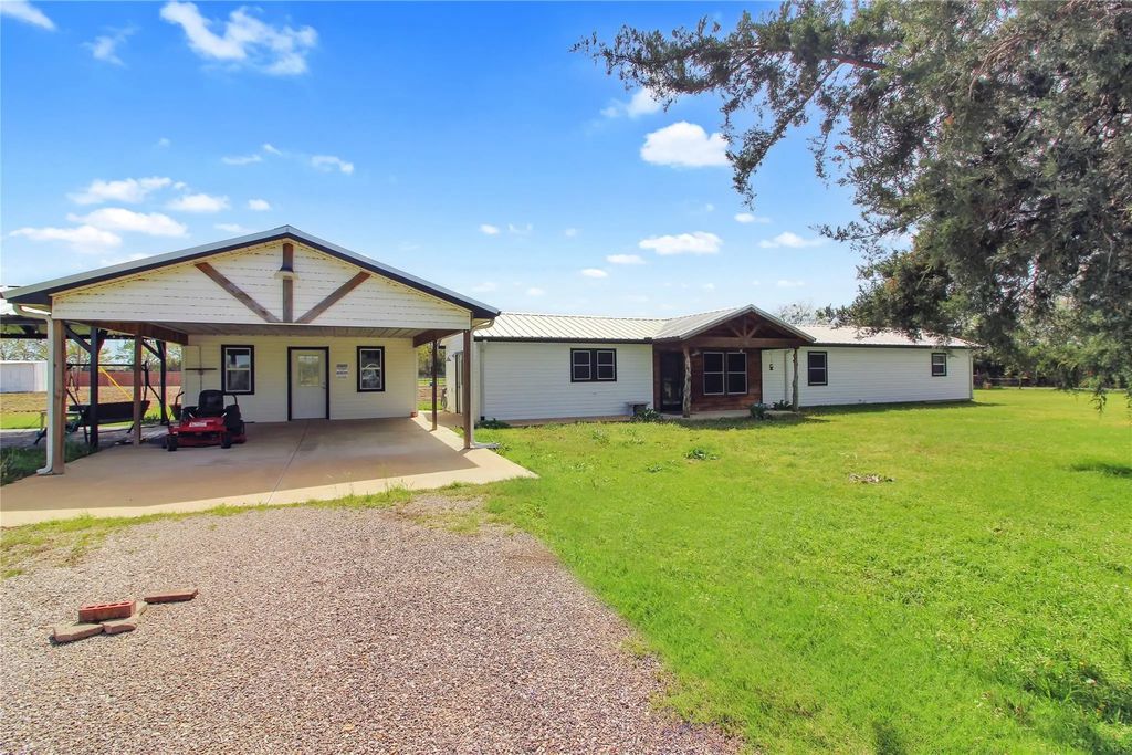 1082 Lagow Lane, Scurry