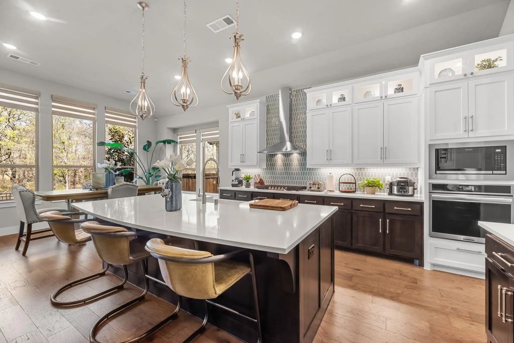 4629 White Oak Lane, Oak Point