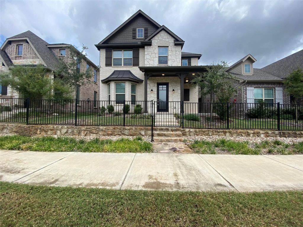 318 Julia Lane, Euless
