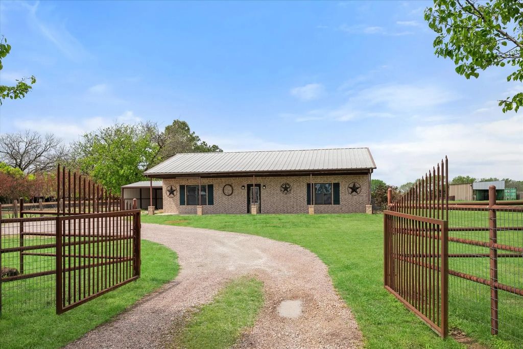 504 N Texas Street, Tioga
