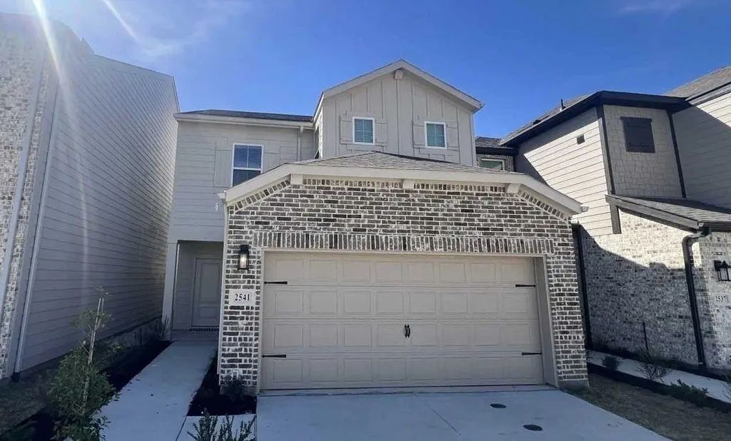 2541 Lost Maples Lane, Dallas
