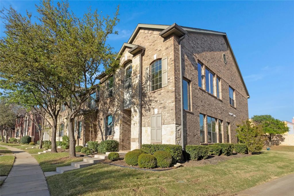 8740 Iron Horse, Irving