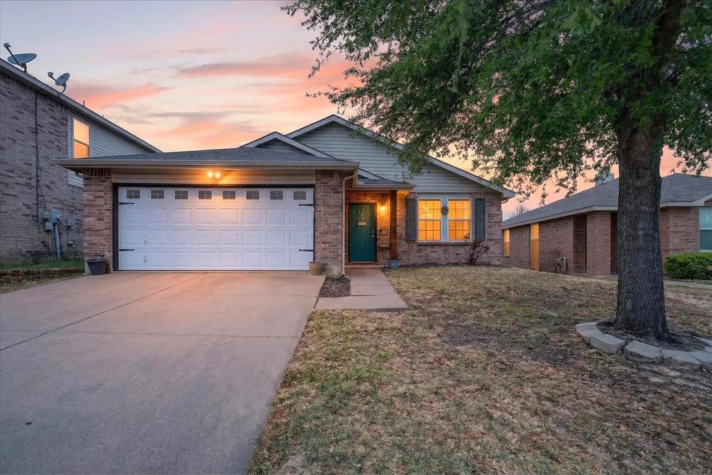 736 Granite Ridge Drive, Fort Worth