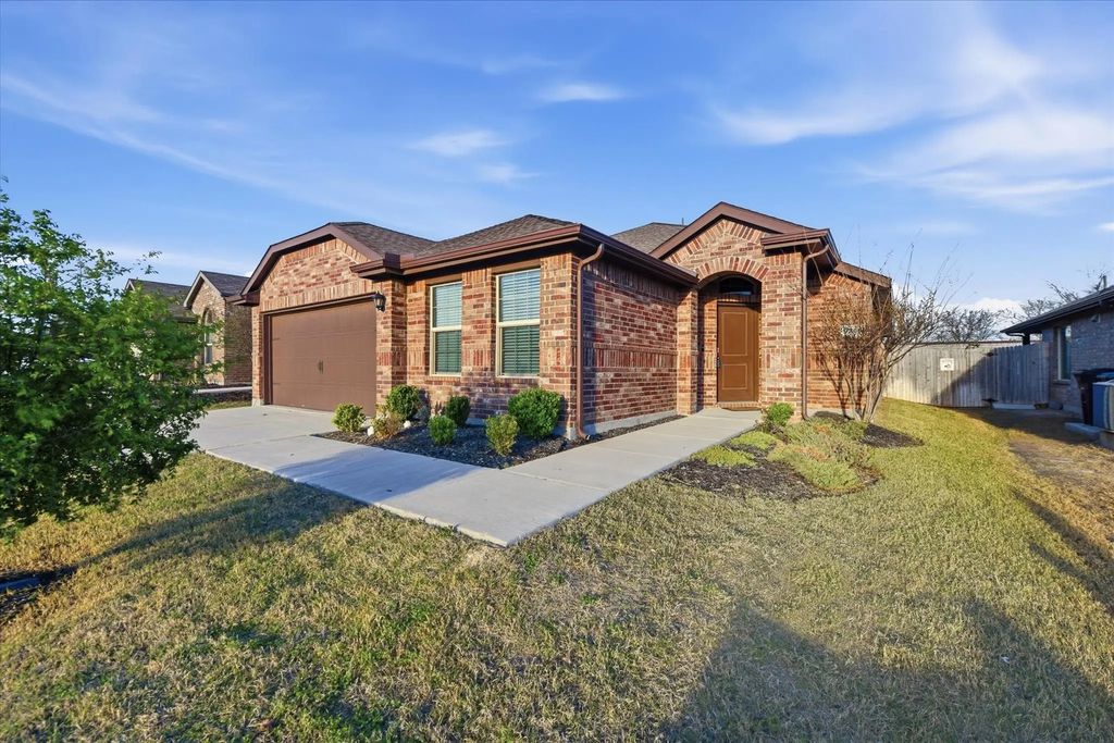 9308 Desertrock Road, Fort Worth