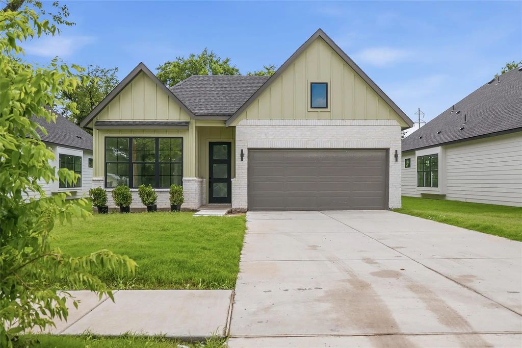 305 E Locust Street, Leonard