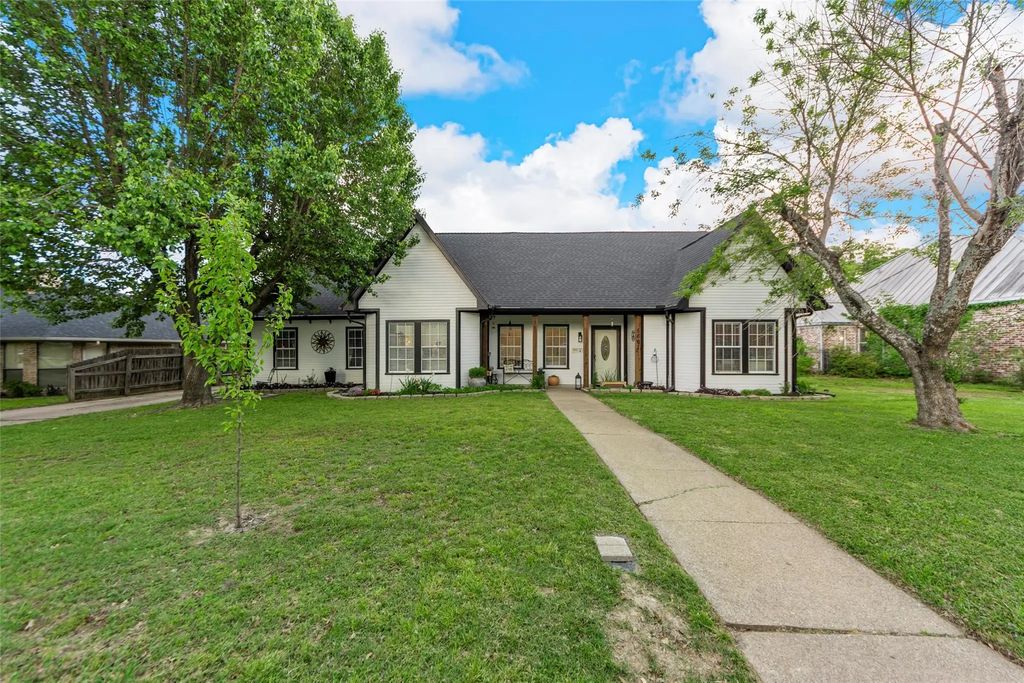 5601 Burgundy Drive, Greenville