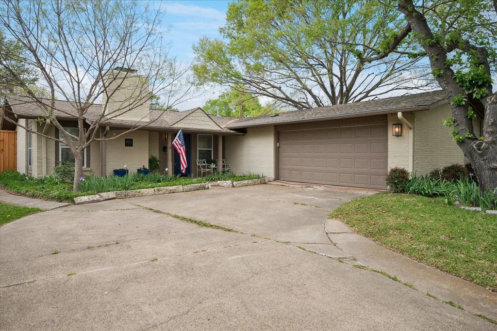 800 Woodland Way, Richardson