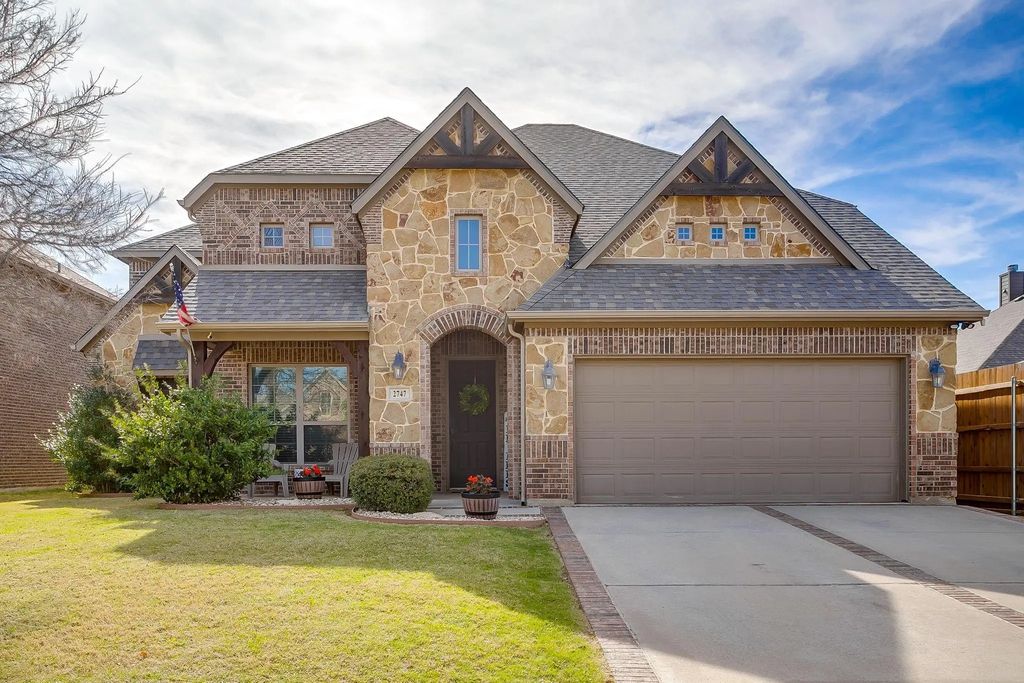 2747 Elmwood Drive, Burleson