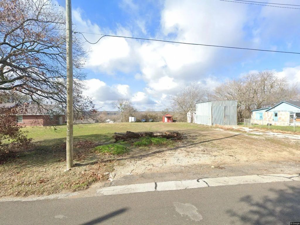 607 N Mill Street N, Weatherford