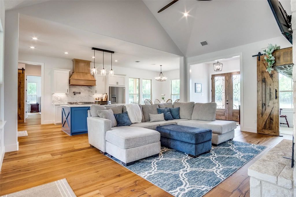 6860 County Road 302, Grandview