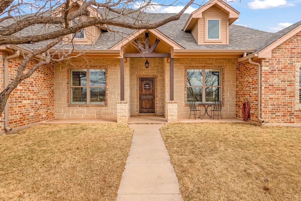 146 Mesquite Ridge Lane, Lawn