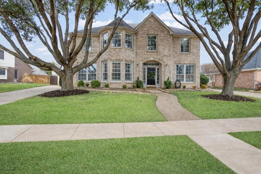 2705 Country Glen Court, Keller