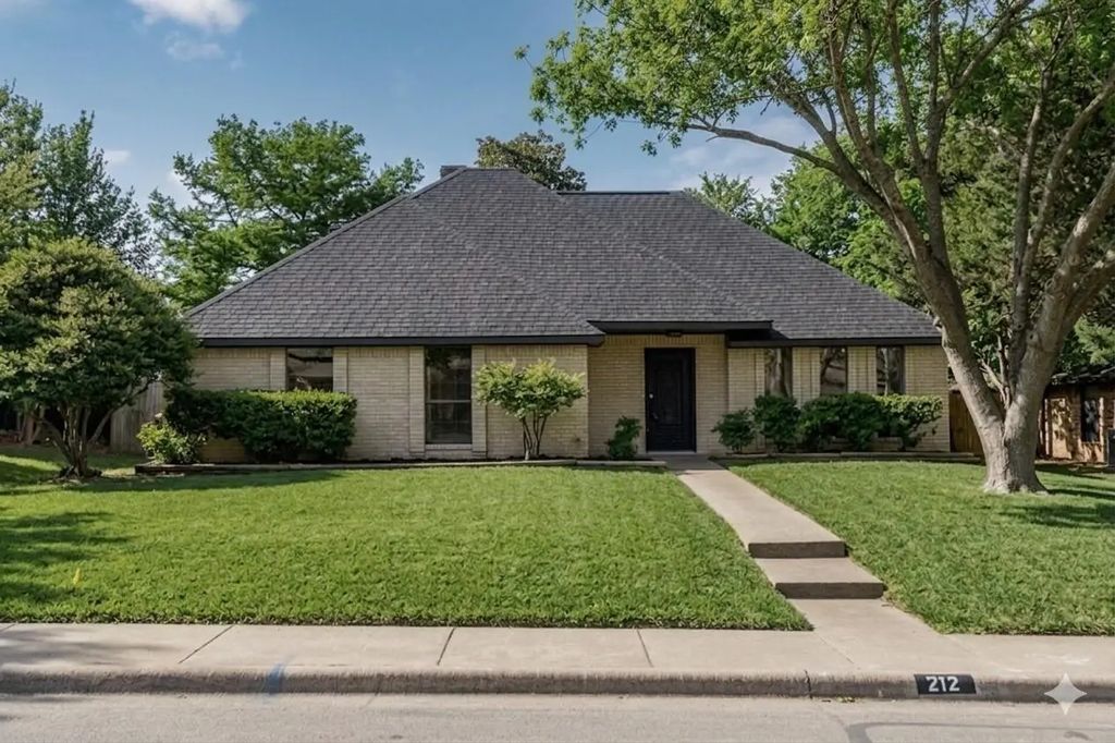 212 Pueblo Drive, Waxahachie