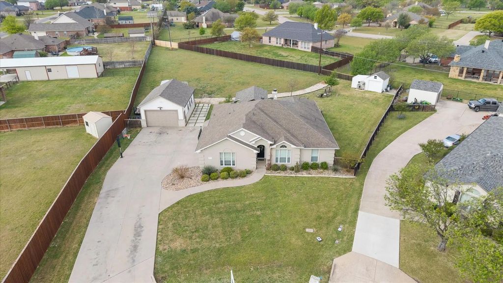 105 Meadow Glen Court, Aledo