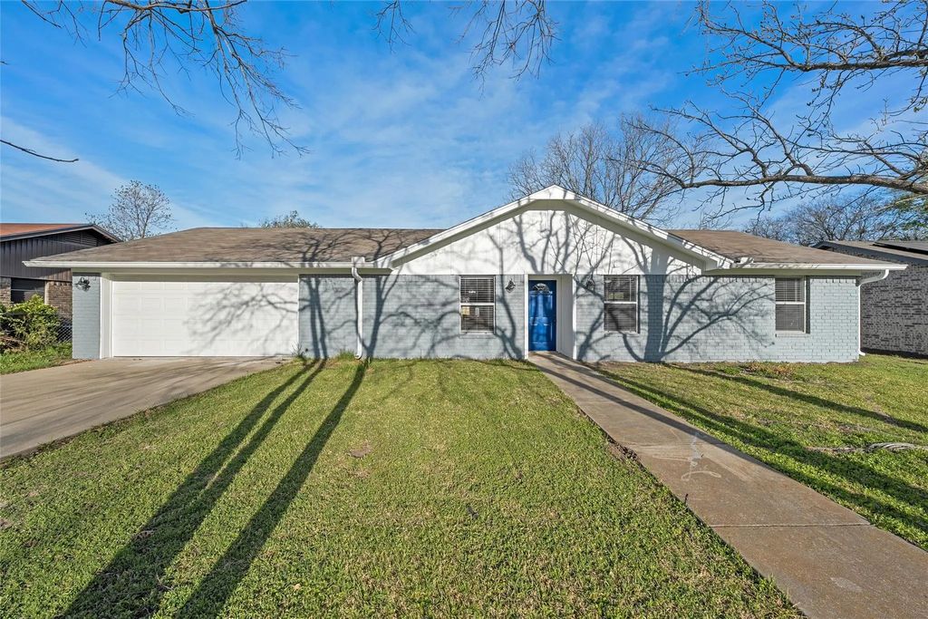 711 Rosedale Drive, Hewitt