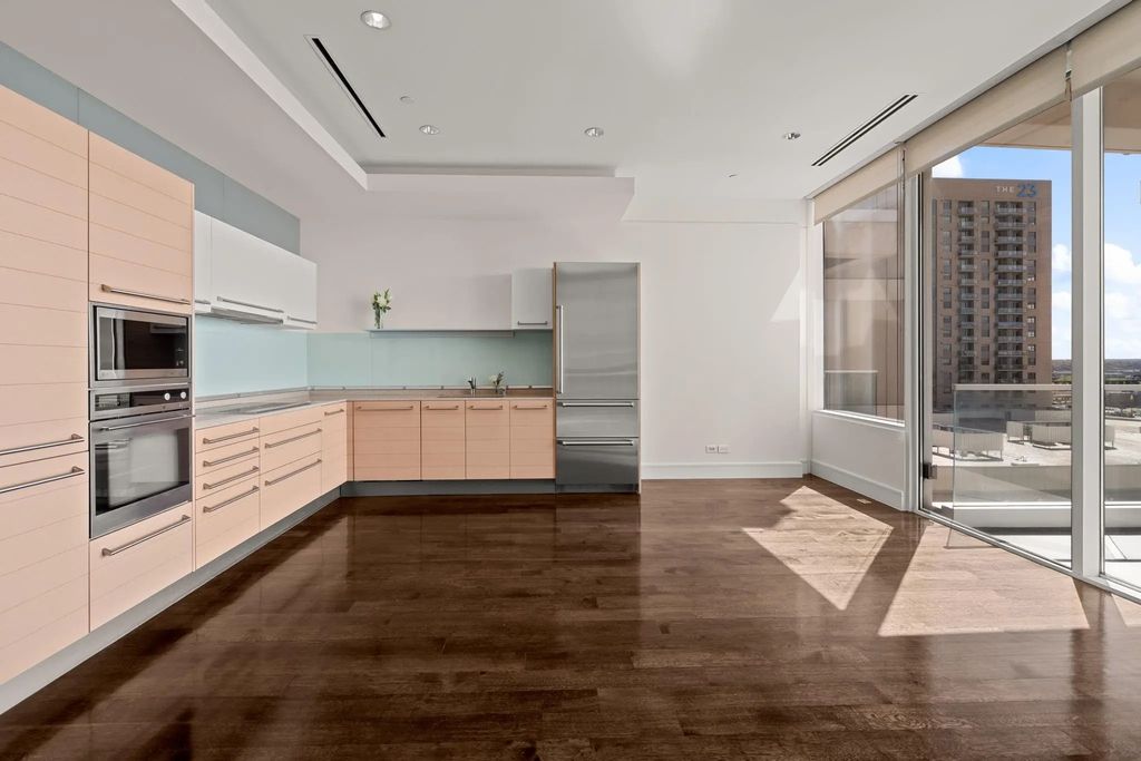 2408 Victory Park Lane 1131, Dallas